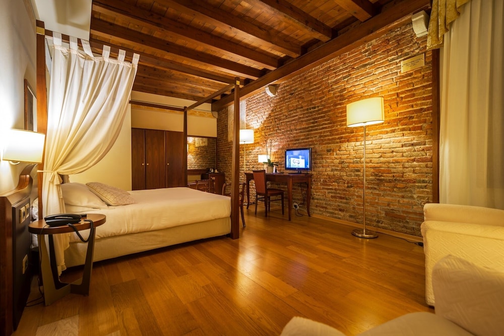 Junior Suite (Single Use) thumbnail 6