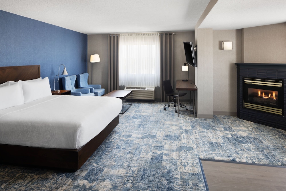Superior Suite, 1 King Bed, Fireplace - Photo 1
