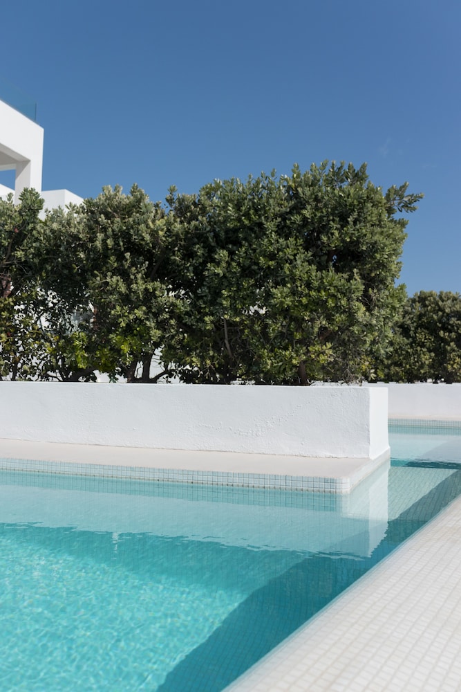 Pool Suite with Sea view - Photo 11