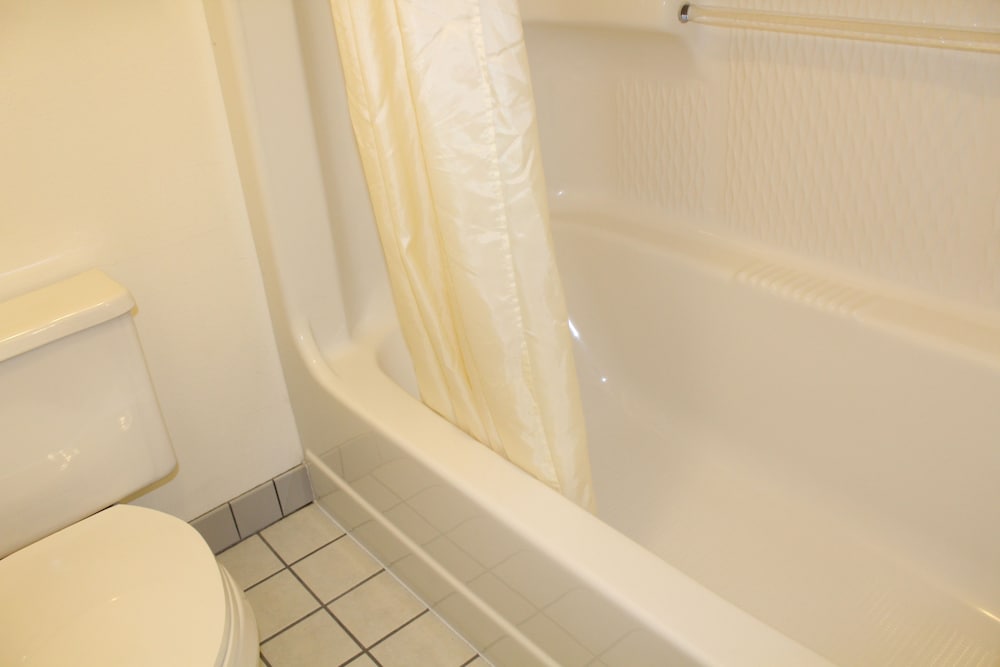 Deluxe Studio Suite, 1 King Bed, Non Smoking, Hot Tub photo 3