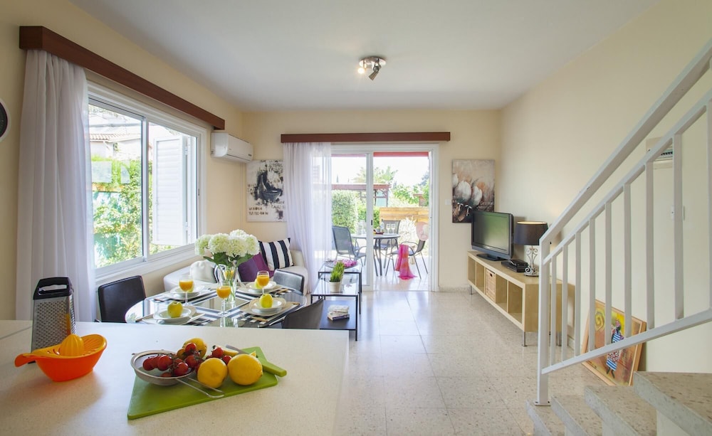 Villa photo 1