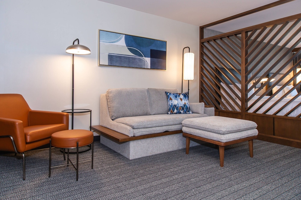 Suite, Multiple Beds, Courtyard View