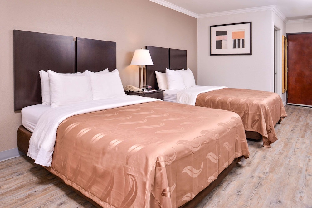 Standard Room, 2 Queen Beds, Non Smoking - Photo 3