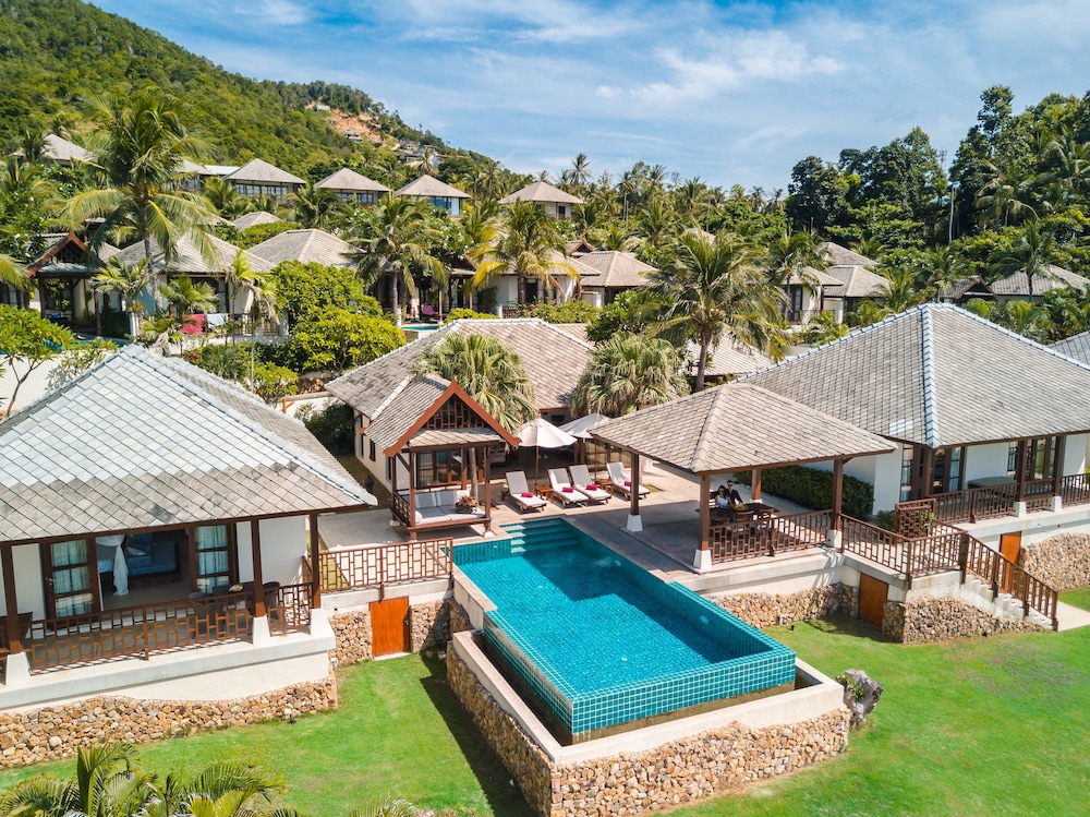 Villa, 4 Bedrooms (Oceanfront Pool Villa with Kitchen) photo 3