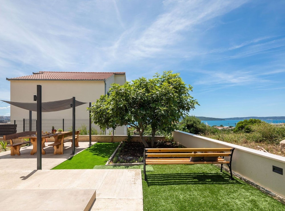 Apartment (Two Bedroom Apartment with Terrace)