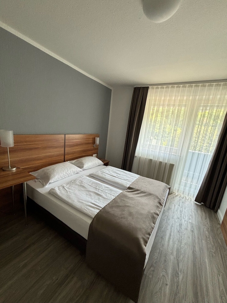 Business Double or Twin Room, 1 Queen Bed photo 2