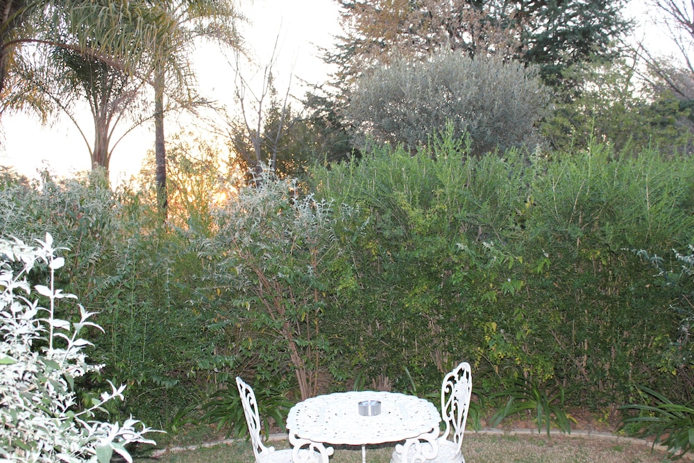 Standard Double Room, 1 Queen Bed, Non Smoking, Garden View photo 2