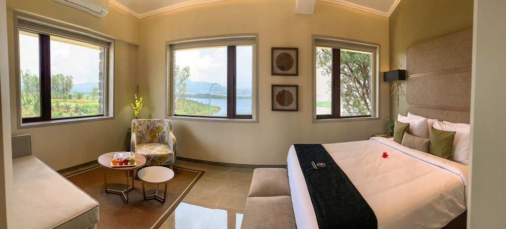 Premium Lake View Suite - Photo 1