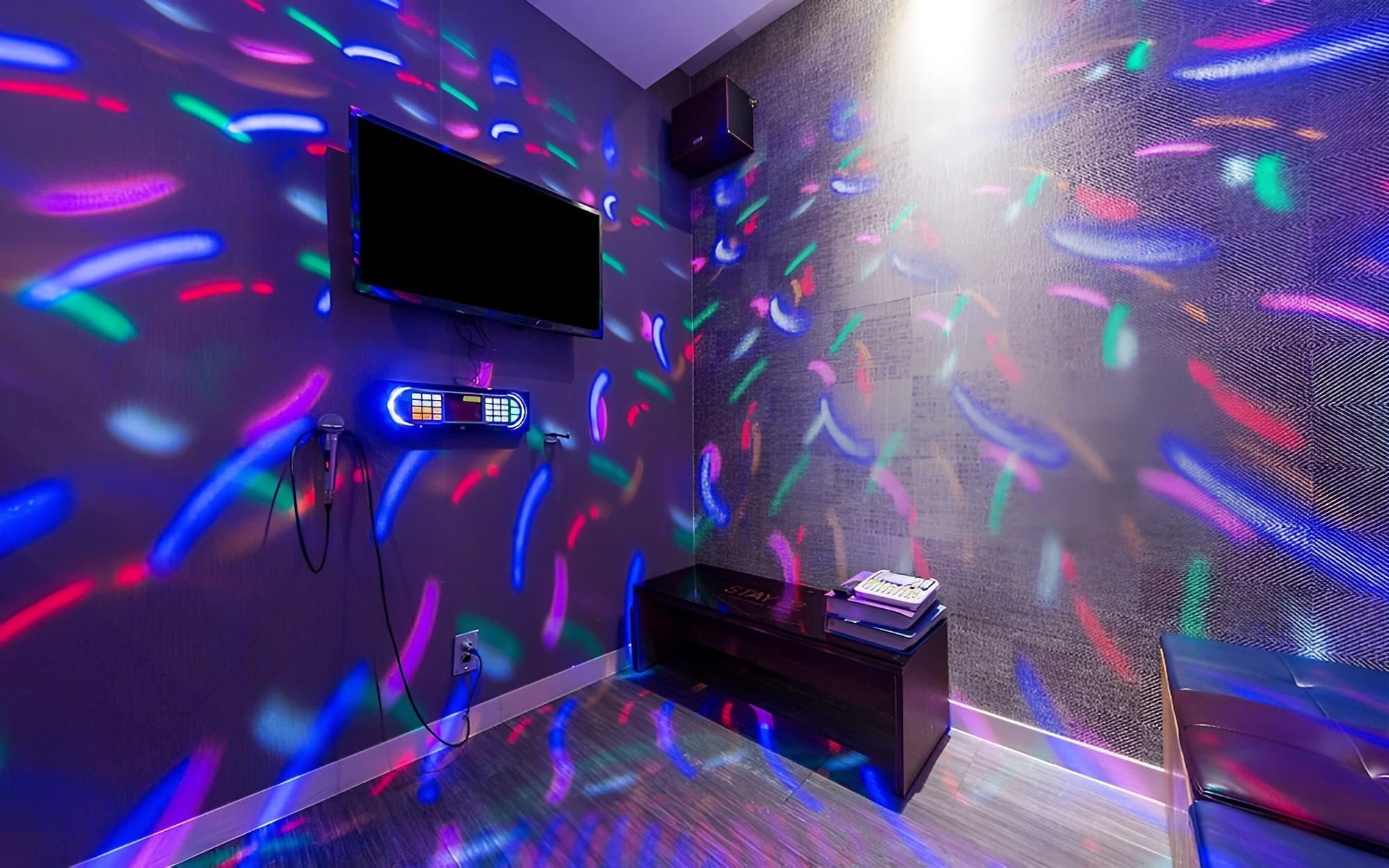 Room (Royal Suite A (karaoke room jjimjilba) photo 1