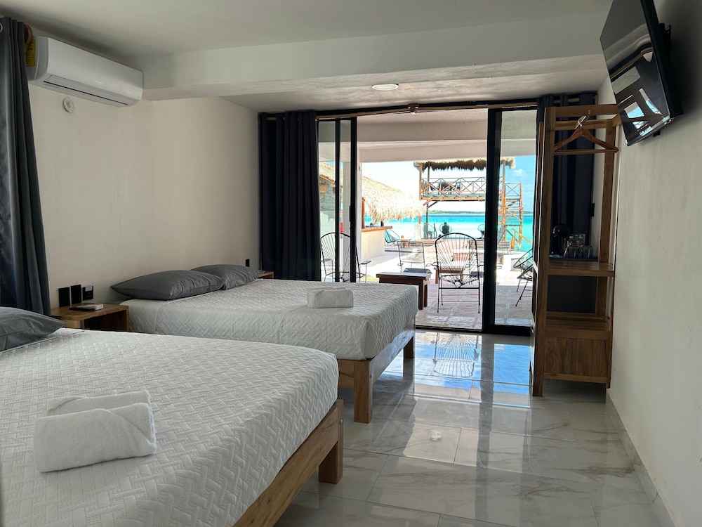 Quadruple Room, Lake View photo 1