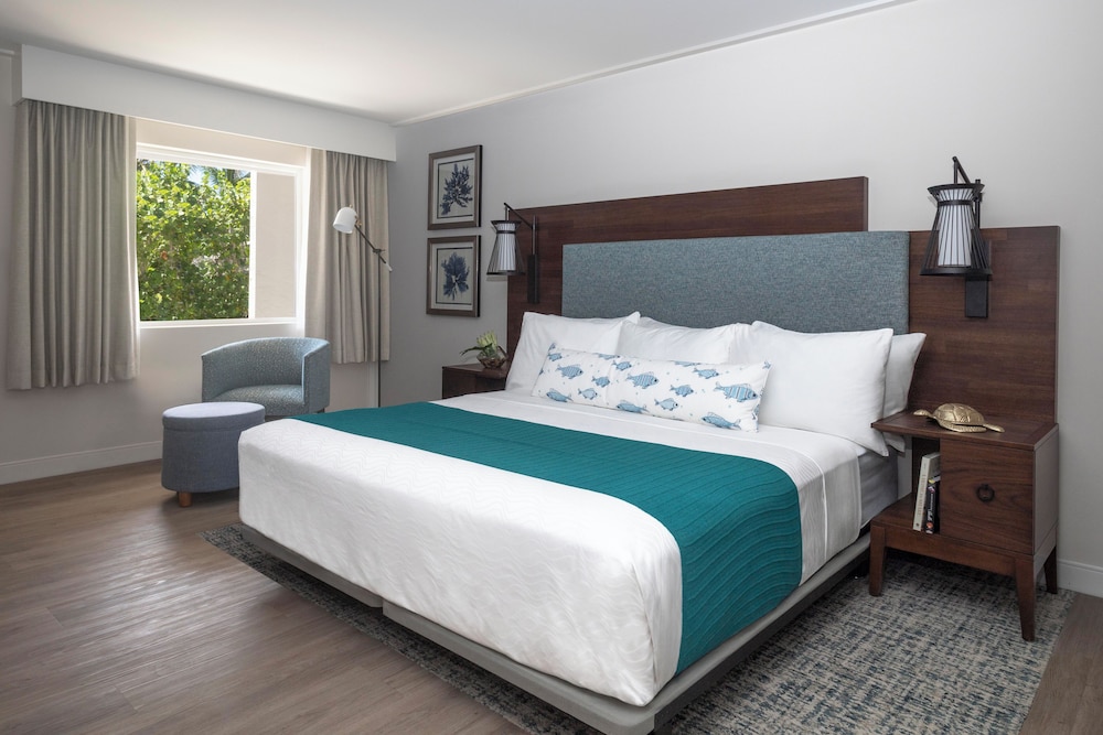Standard Room, 1 King Bed, Mobility Accessible at Sanibel Island Beach Resort in Sanibel