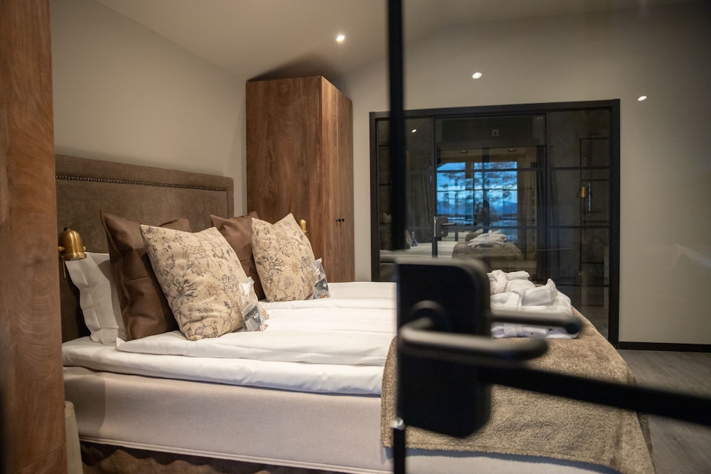 Deluxe Suite, Multiple Beds photo 2