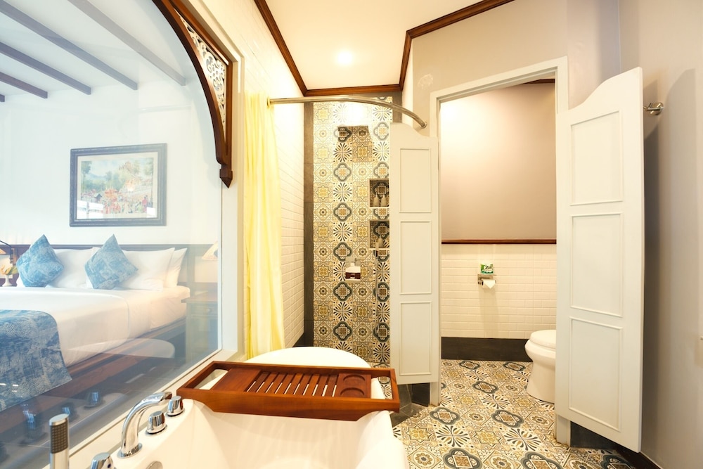 Pool Access King Room - Photo 17
