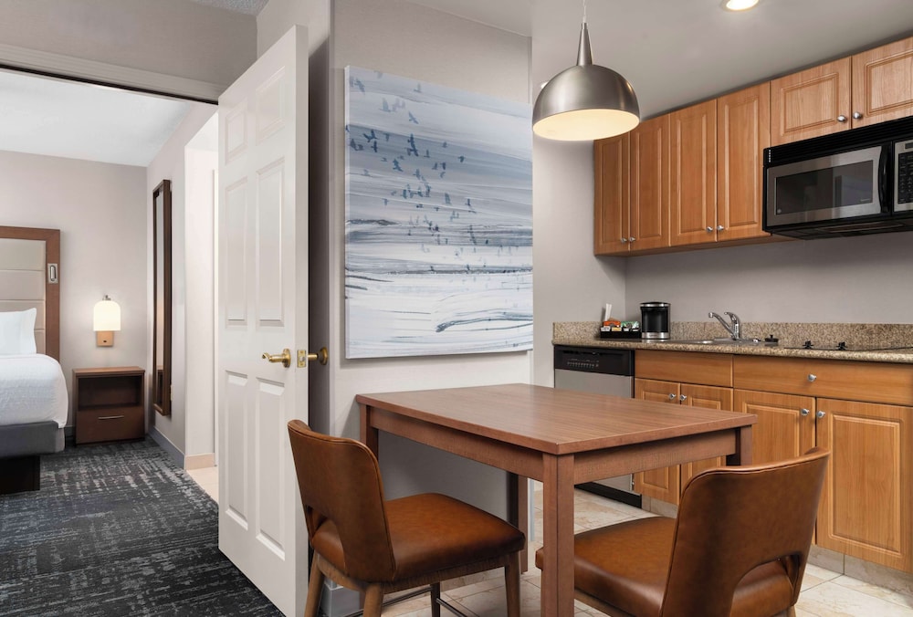 Suite, 1 King Bed, Accessible (Mobility & Hearing, Roll-in Shower) - Photo 4