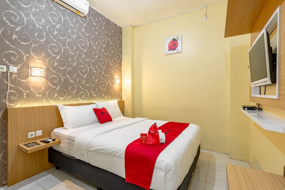 Premium Double Room (Reddoorz) photo 1