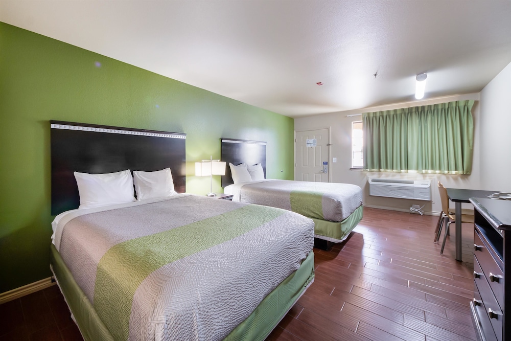 Comfort Room, 2 Bedrooms