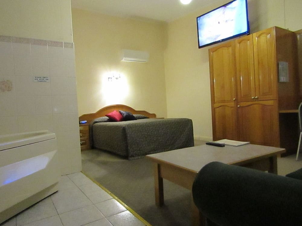 Standard Room, Jetted Tub photo 2