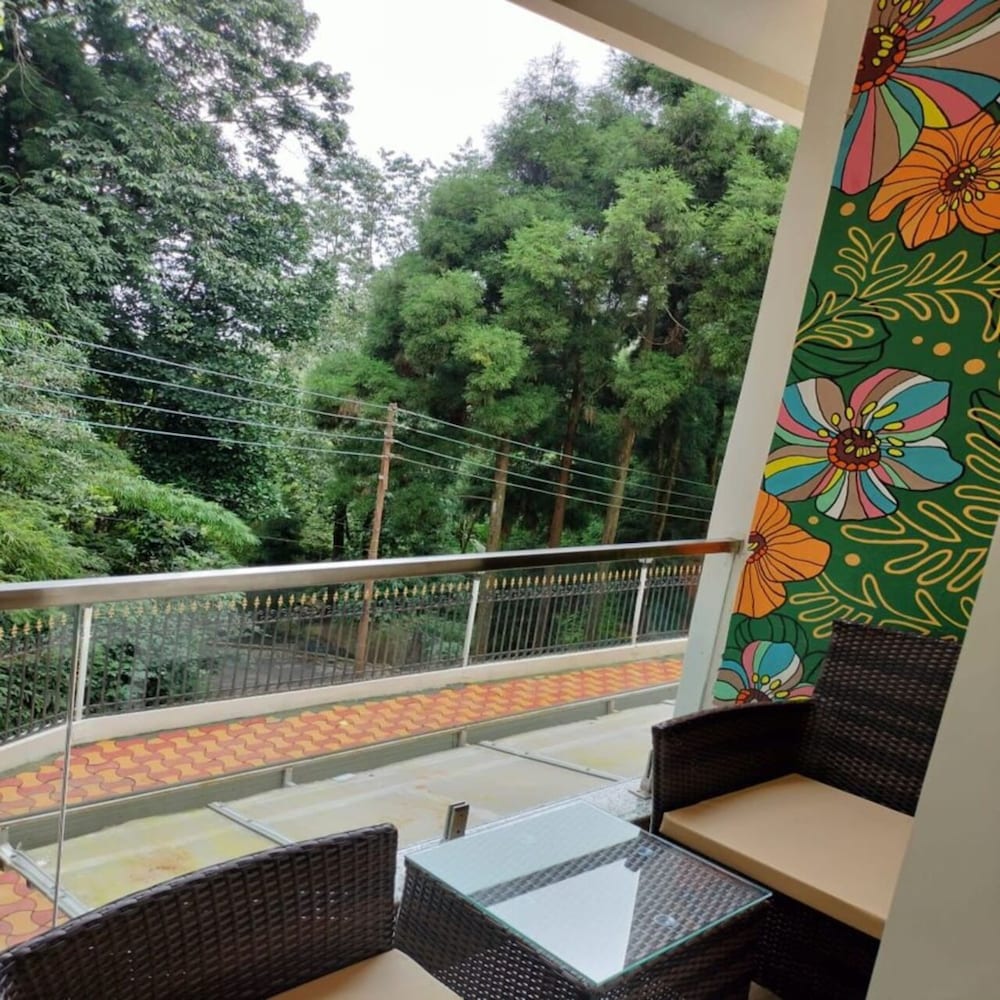 Deluxe Family Room with Forest View - Photo 5