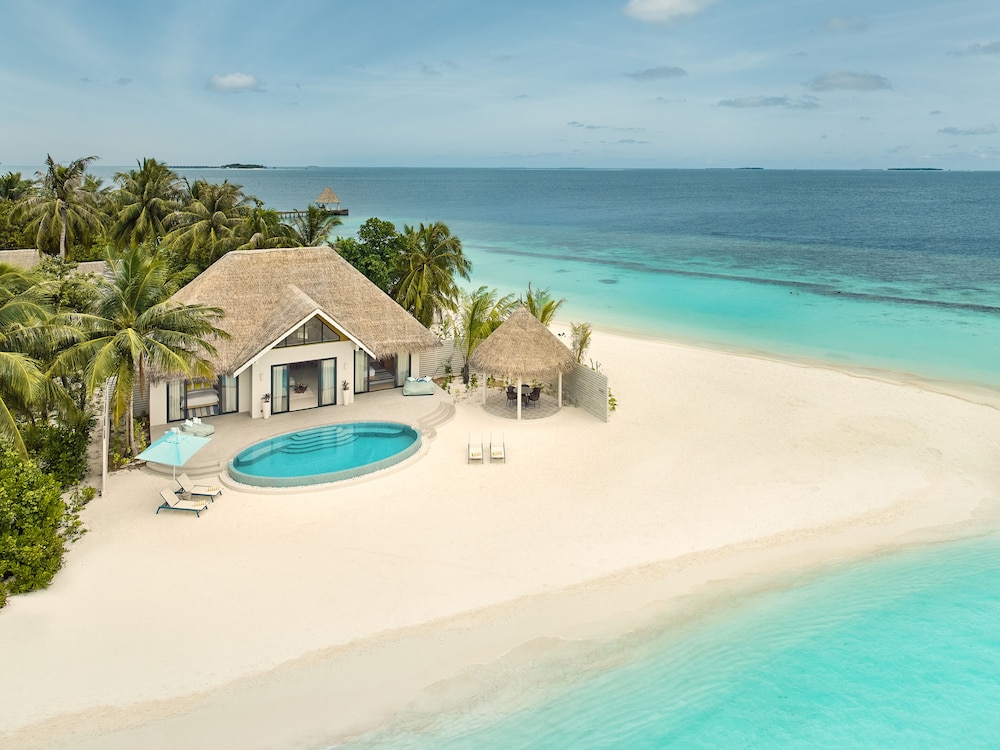 Two Bedroom Beach Residence with Pool photo 2