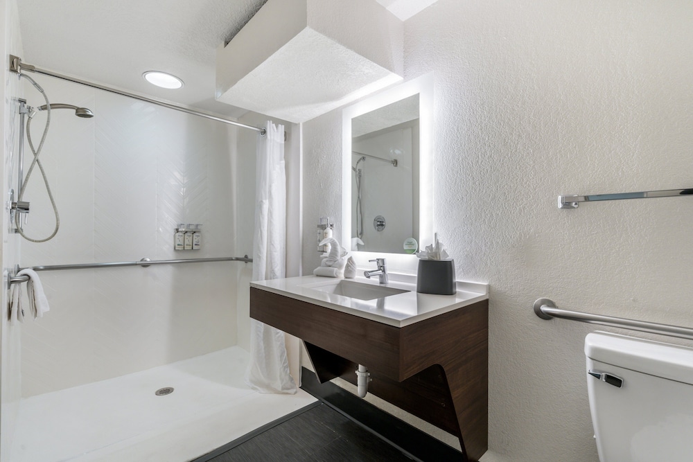 Standard Room, 2 Queen Beds, Accessible (Roll-In Shower)