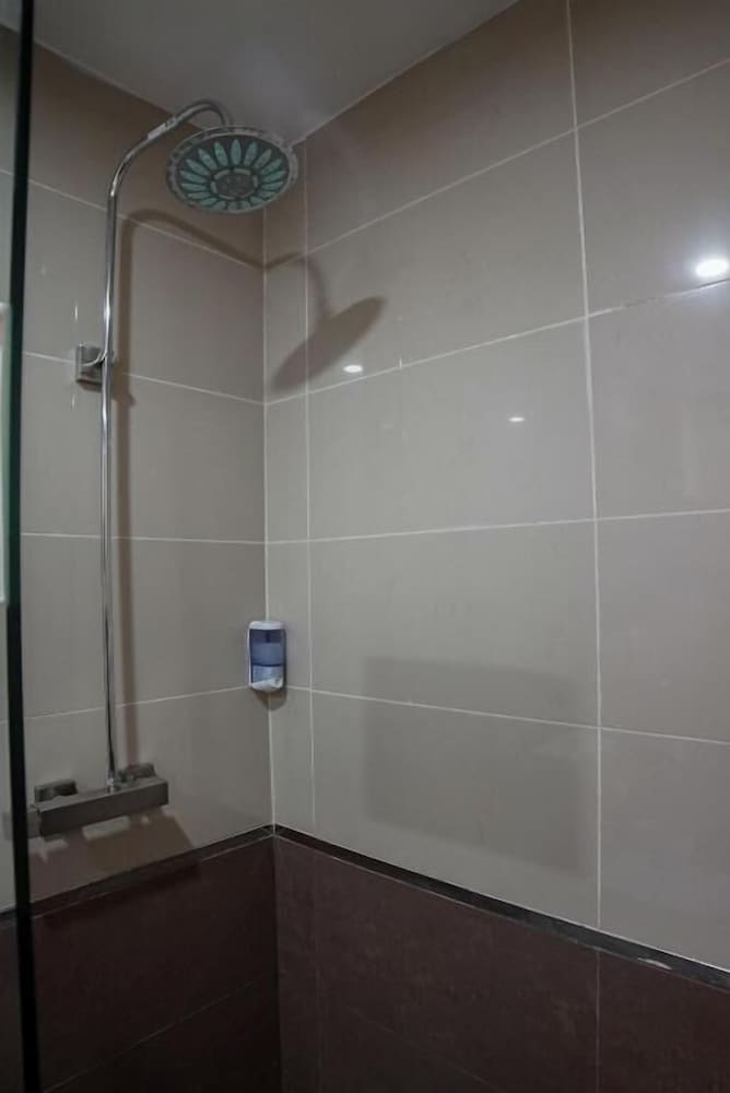 Deluxe Room - Photo 6