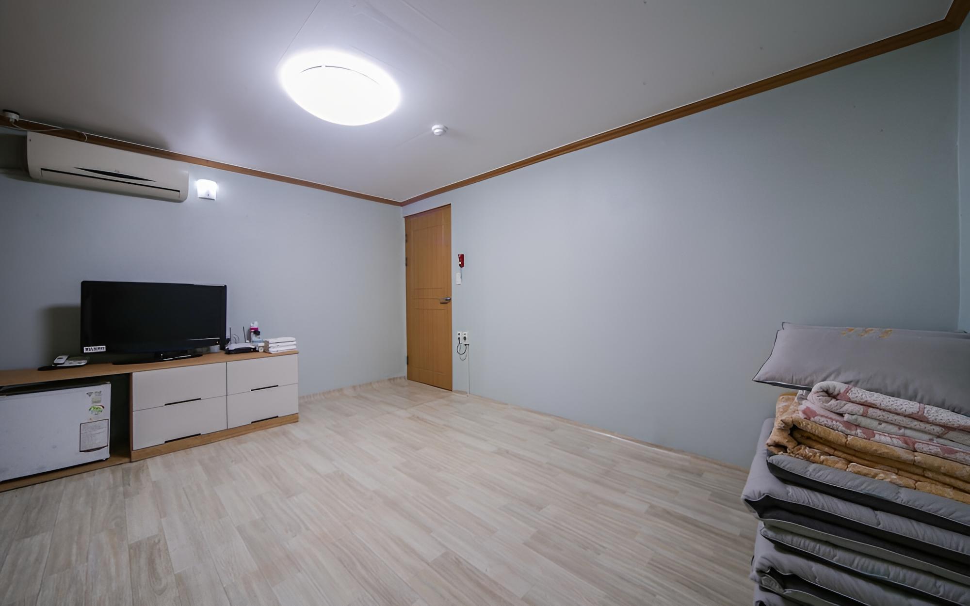 Room (Korean-style Ondol Room) - Photo 3