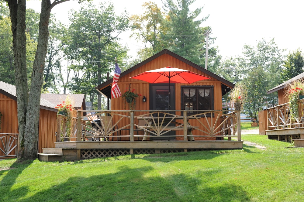 Cabin 5, Lakefront photo 1