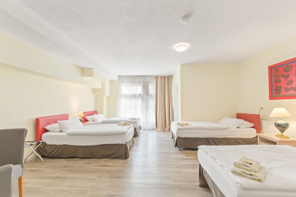 Standard Quadruple Room, Private Bathroom