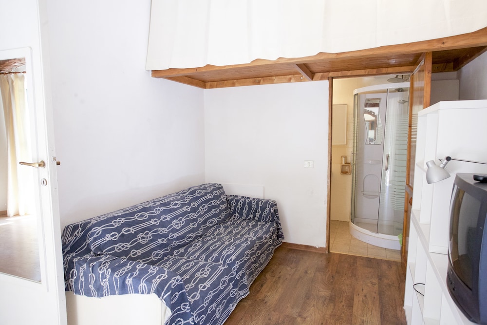 Apartment photo 2