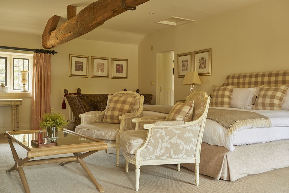 Suite - Photo 1