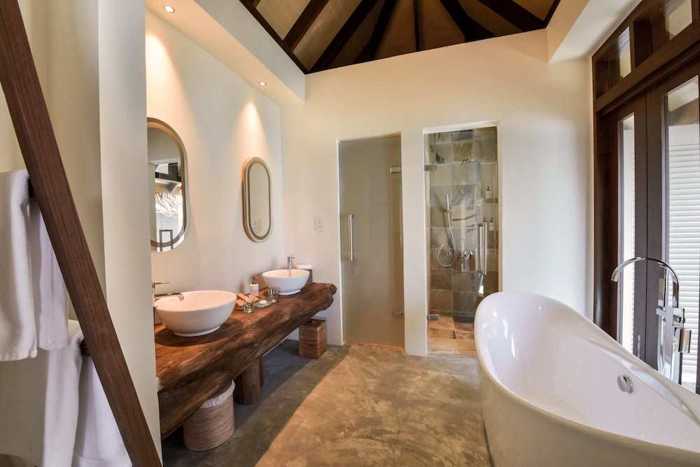 Villa, Beach View, Beachside - Photo 12