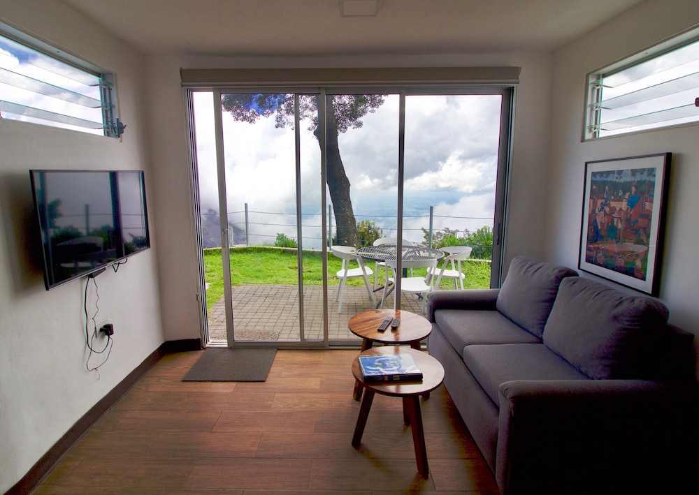 Panoramic Studio Suite, Multiple Beds, Mountain View photo 3