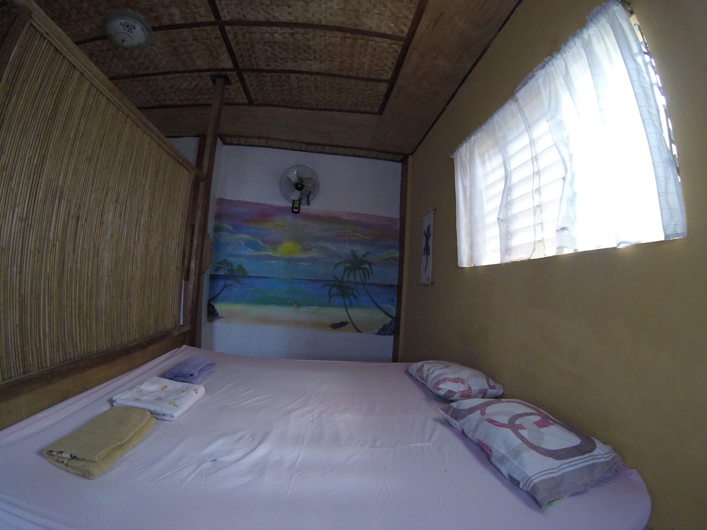 Basic Shared Dormitory, 1 Queen Bed photo 1