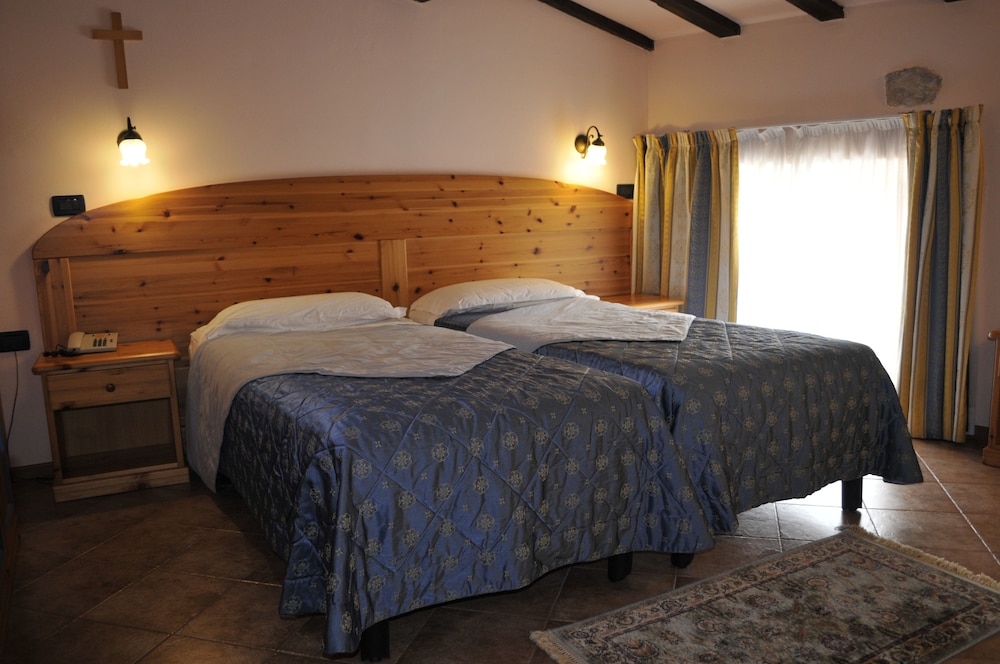 Basic Double Room photo 3