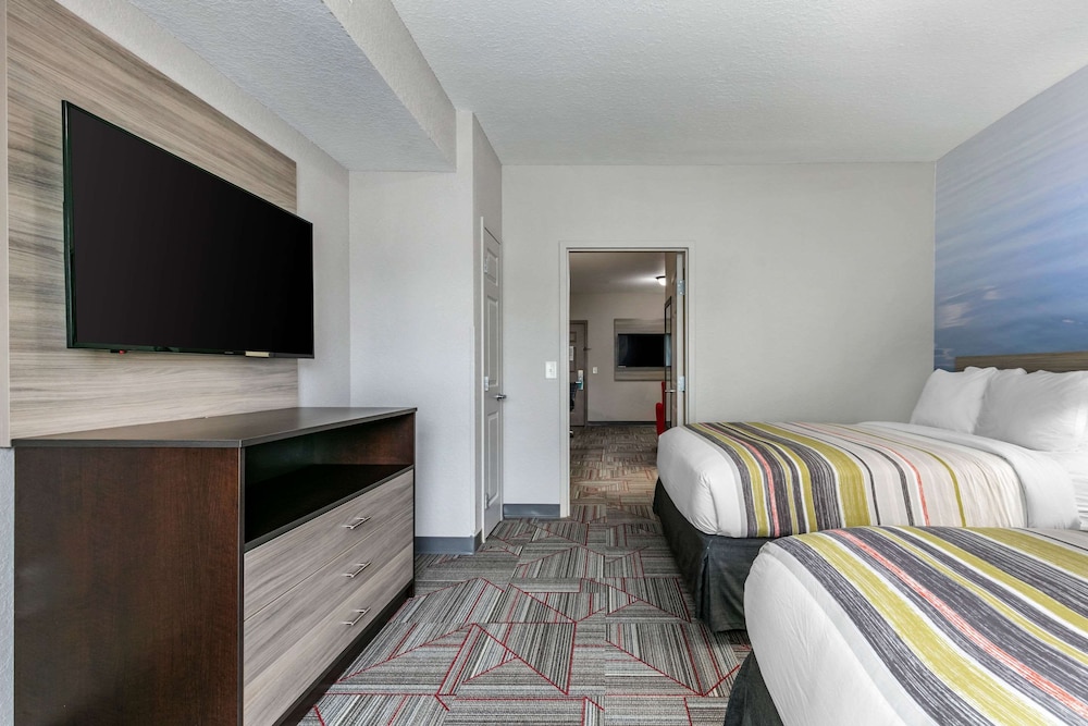 Suite, Multiple Beds, Non Smoking - Photo 4