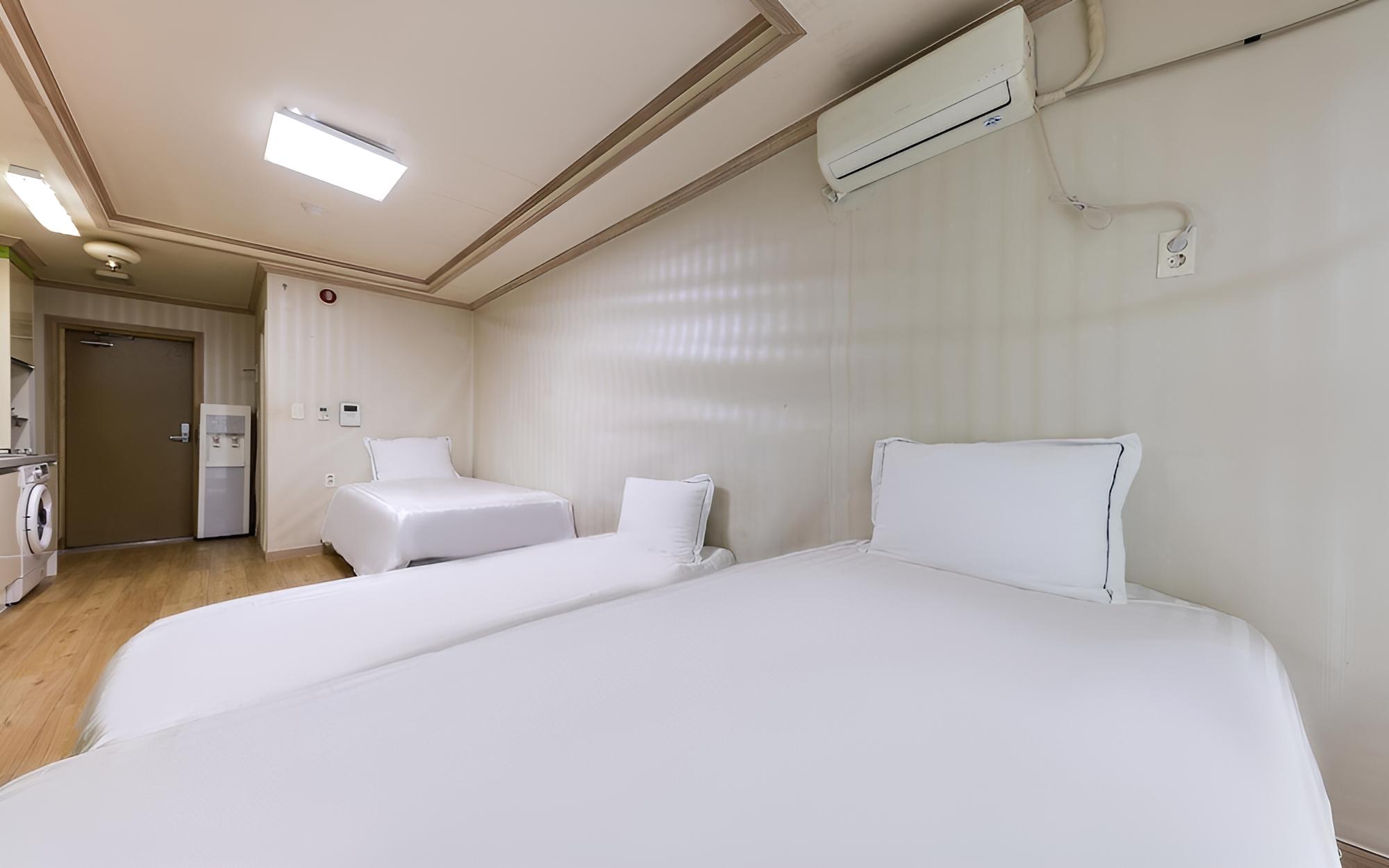 Room (Triple room one-room style room - Net)