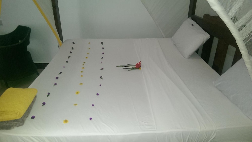 Standard Double Room, 1 Large Twin Bed, Non Smoking, Garden View