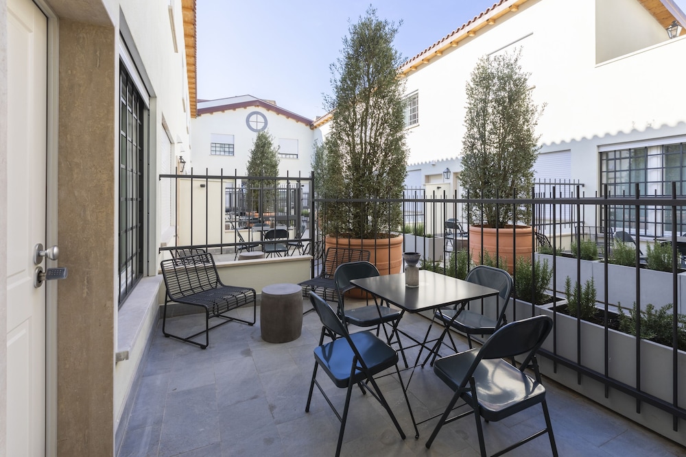 Superior Apartment, 2 Bedrooms, Patio photo 2