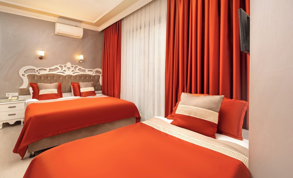 Economy Triple Room photo 1