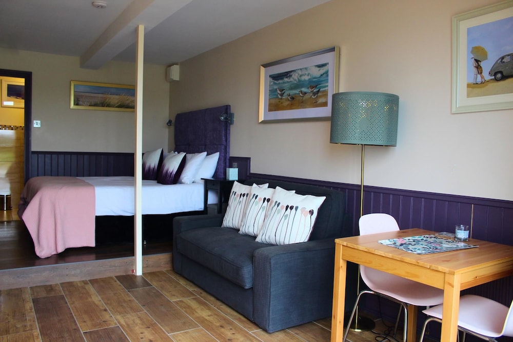 Luxury Studio, Sea View (Purple)