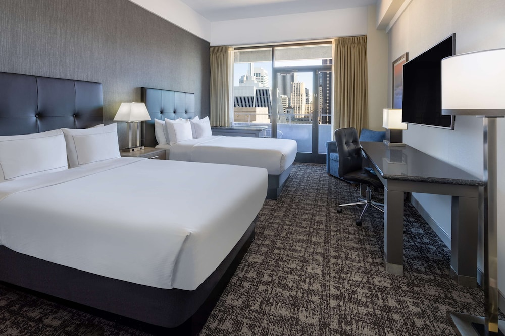 Room, 2 Double Beds, Balcony, City View photo 1