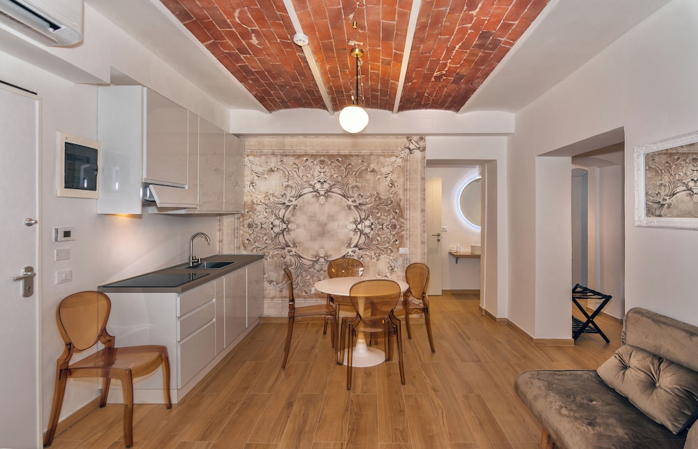Quintuple Room - Basement photo 1