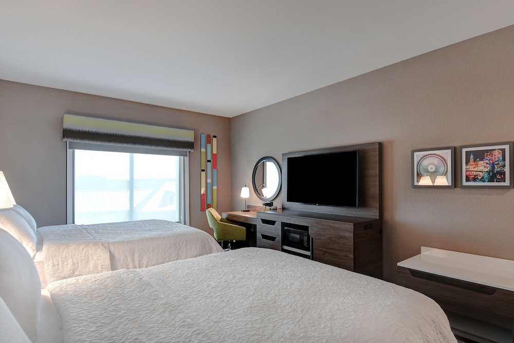 Room, 2 Queen Beds, Accessible, Non Smoking (Hearing Accessible) - Photo 2