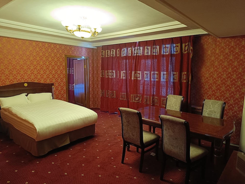 Family Room, 2 Bedrooms