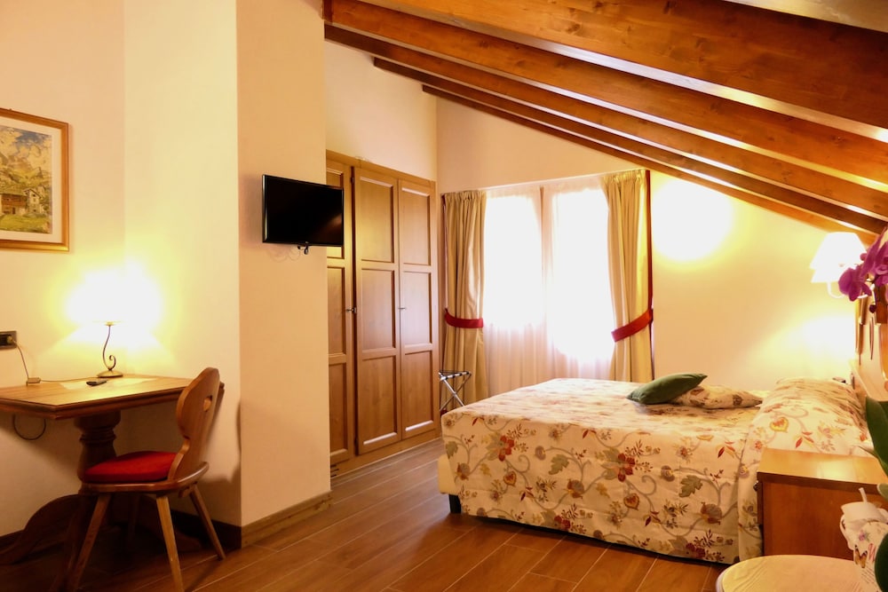 Superior Suite, Balcony, Mountain View