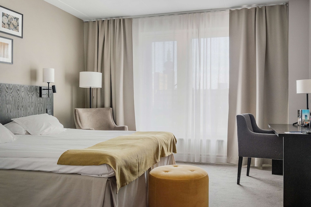 Deluxe Room, 1 King Bed, Non Smoking - Photo 5