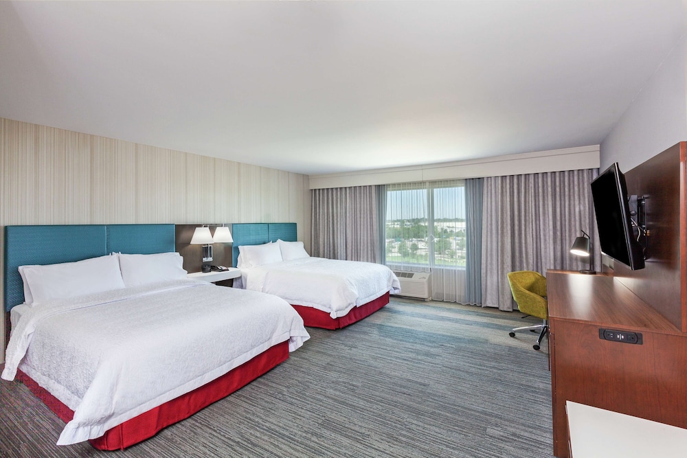 Room, 2 Queen Beds, Accessible, Bathtub - Photo 1