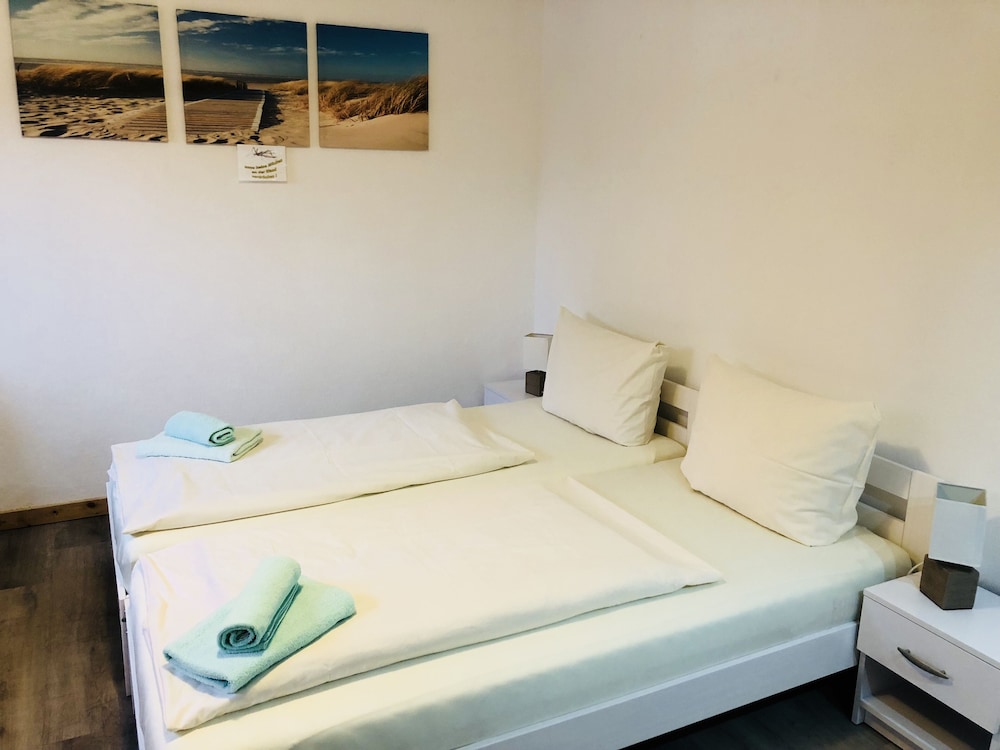 Standard Double Room, 1 Queen Bed (incl. 35 EUR Cleaning Fee) photo 1