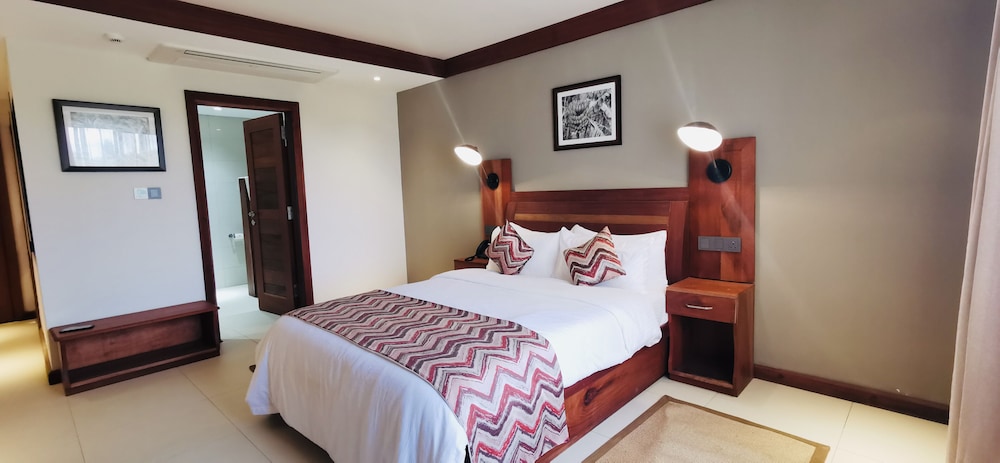 Deluxe Room, City View - Photo 2