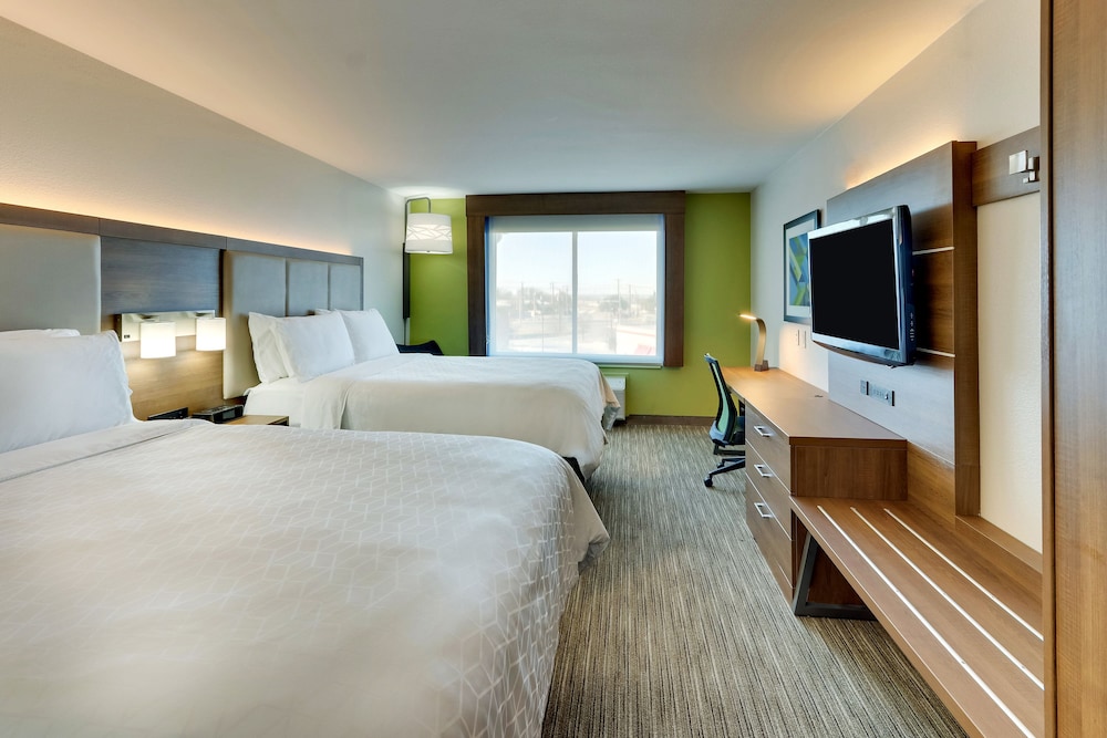 Standard Room, 2 Queen Beds - Photo 1